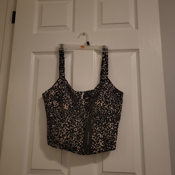 BCGBMAXAZRIA Crop Top Jaguar - Picture 6 of 6